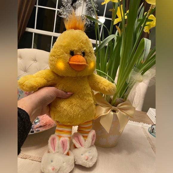 BUILD A BEAR CHICK! HIS LITTLE CHEEKS LIGHT UP when you press his hand🐣🐣🐣🐣 - Picture 3 of 10